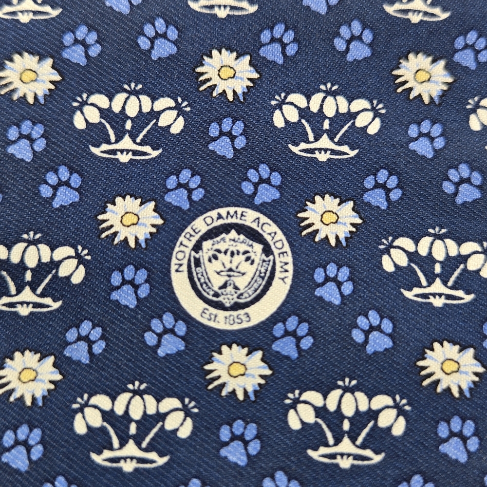 Vinyard Vines Notre Dame Academy Hingham School Crest Shaving or Cosmetic Bag - Picture 7 of 10